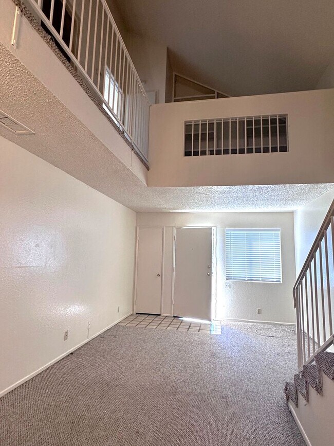 Building Photo - 728 W Phillips St