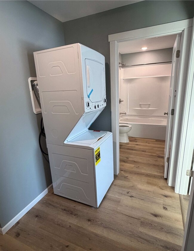 Building Photo - 415 9th St NE