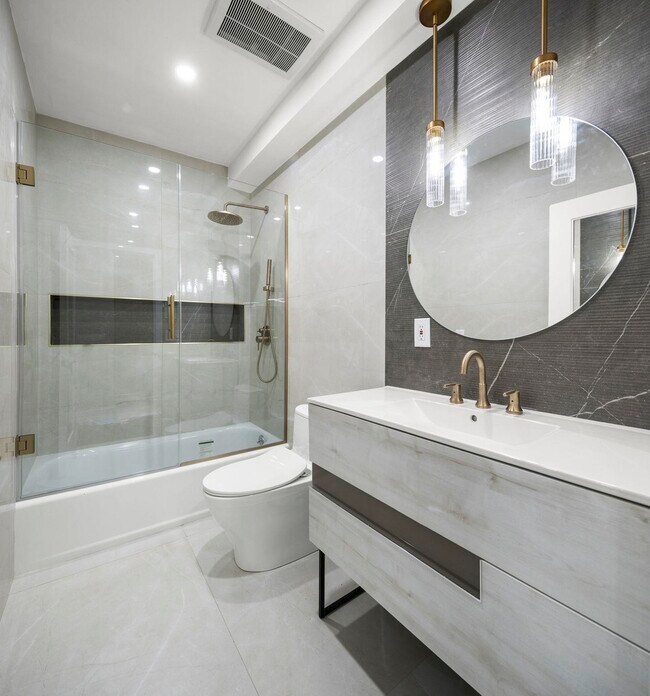 Building Photo - 556 1st St