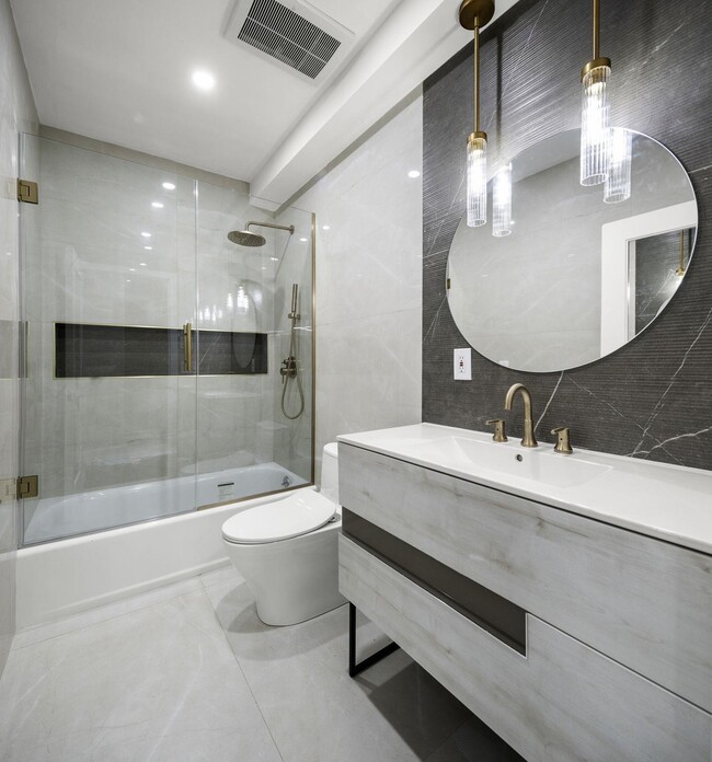 Building Photo - 556 1st St