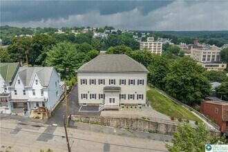 Building Photo - 418 W Race St