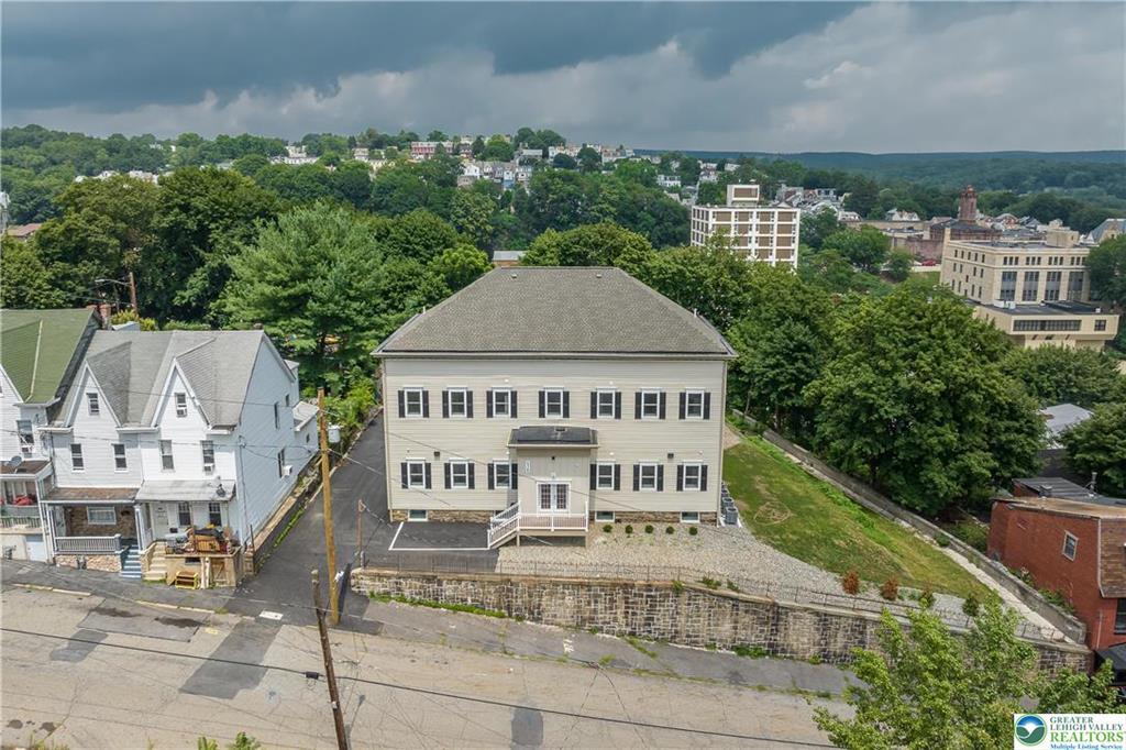 Primary Photo - 418 W Race St