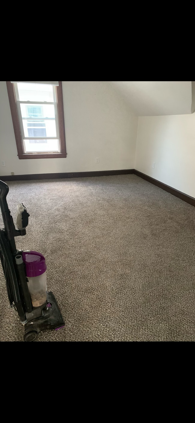 Building Photo - 3229 Lake Ave