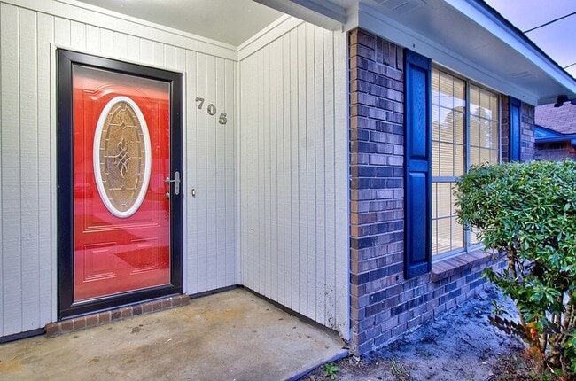 Foto del edificio - 705 Edgewood Ct