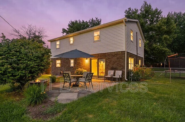 Building Photo - 7938 Elm Dr