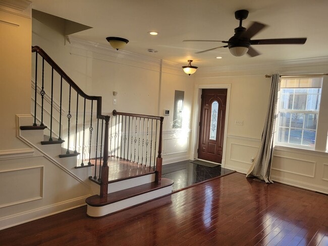 Building Photo - Stunning 3 BR/2.5 Townhome BA in Langston!