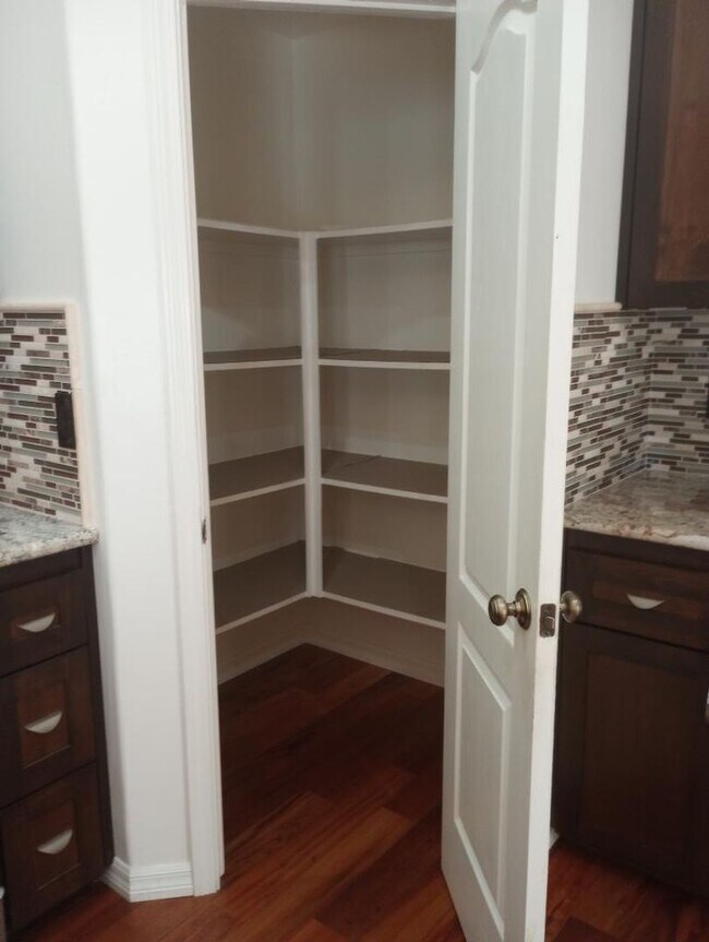 Foto del edificio - House - Now accepting applications!