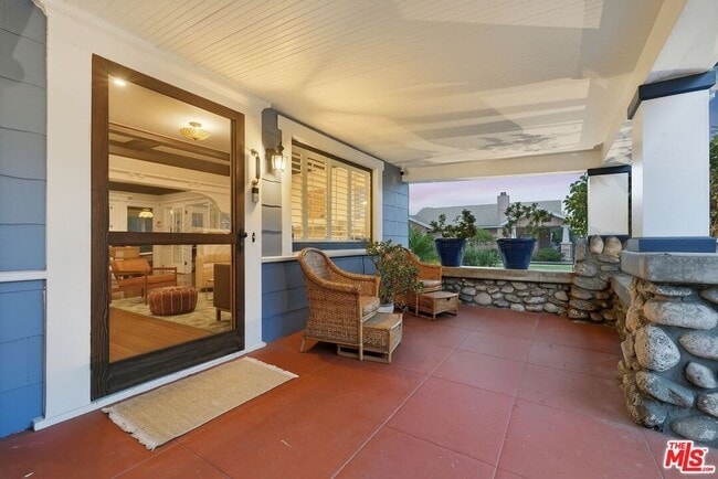 Building Photo - 1458 W 48th St