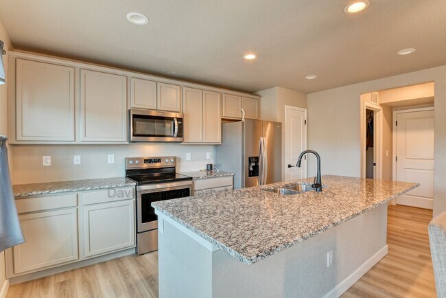 Foto del edificio - Gorgeous 3 Bedroom House Located in Lorson...
