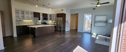 Building Photo - 204 Maple St Building Photo - 204 Maple St