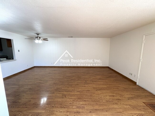 Building Photo - A Very Nice 3bd/2ba Orangevale Duplex with 1-Car Garage