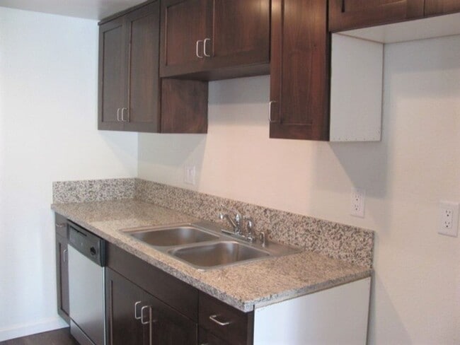 Building Photo - 2 BED WITH LOFT AT SOUTHWOOD CONDOS Sinshe...