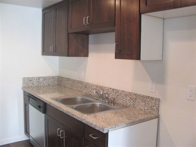 Foto del edificio - 2 BED WITH LOFT AT SOUTHWOOD CONDOS Sinshe...