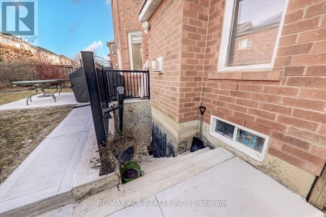 Building Photo - 82 Warnford Cir
