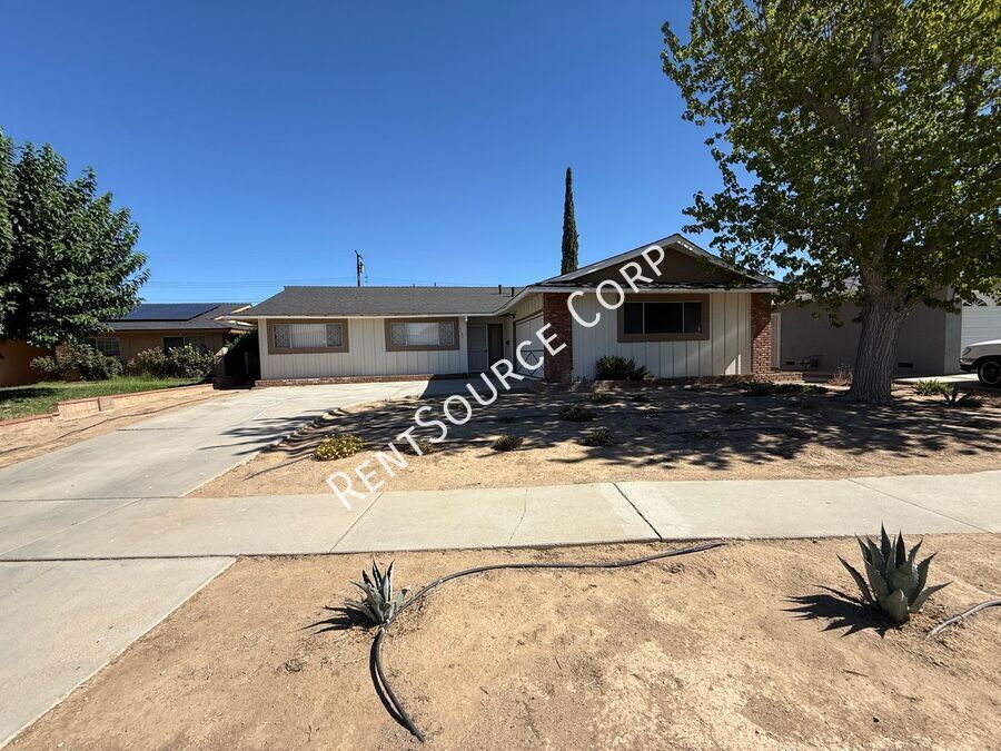 Primary Photo - 1177 W Ave J-11