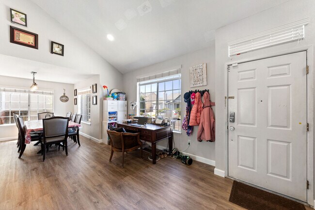 Foto del edificio - 907 Shadywood Cir