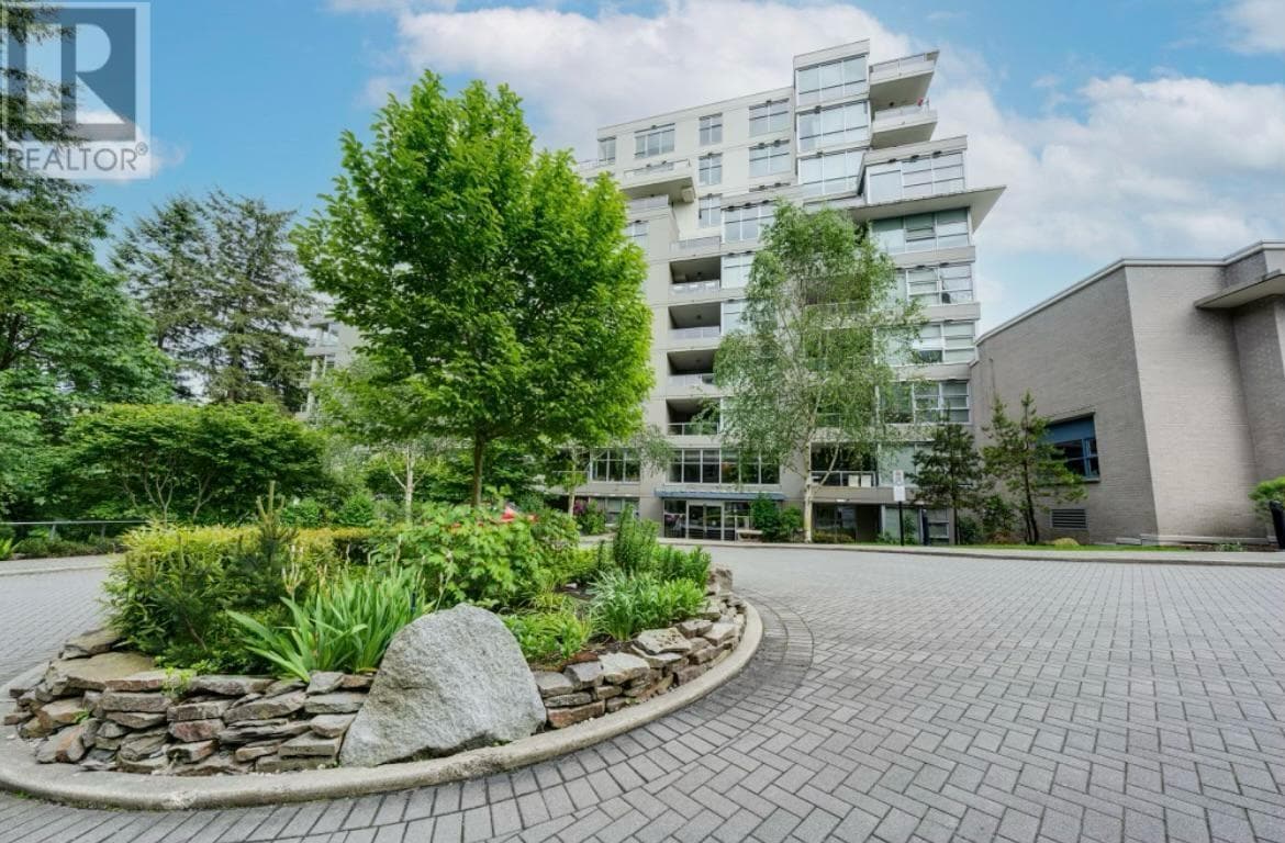 Photo principale - 9262-9262 University Crescent