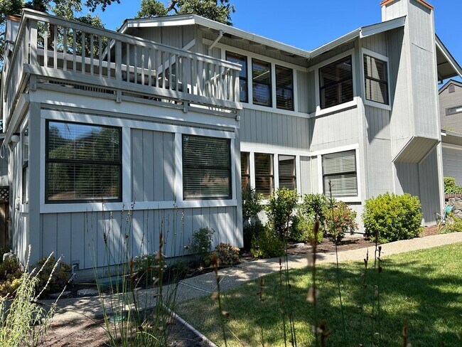 Building Photo - Must See Spacious Alamo 4BR Home with Remo...