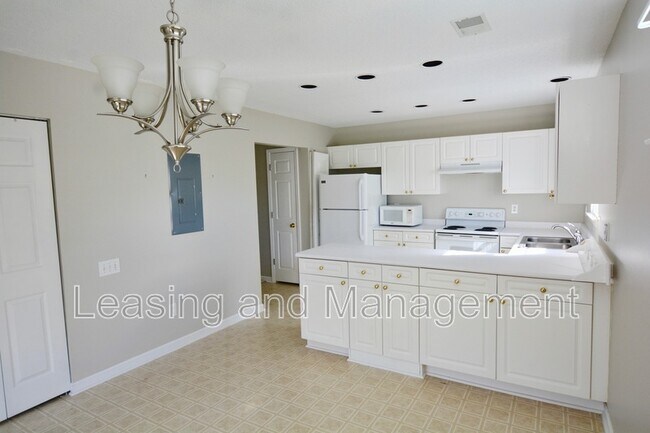 Building Photo - 3387 Queensgate Way