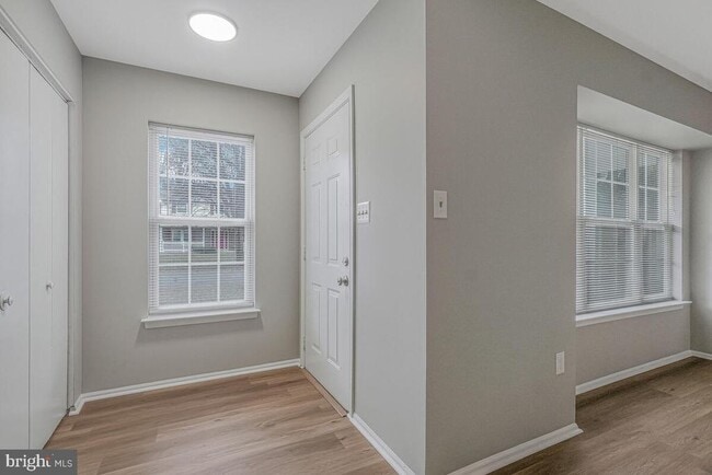 Building Photo - 5204 Flounder Ct W