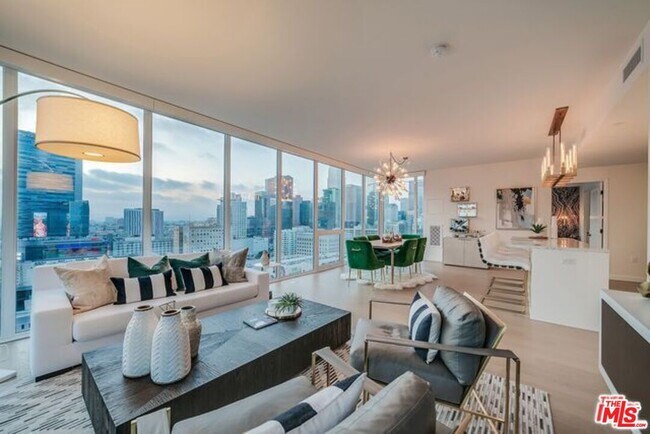 Foto del edificio - 1050 S Grand Ave