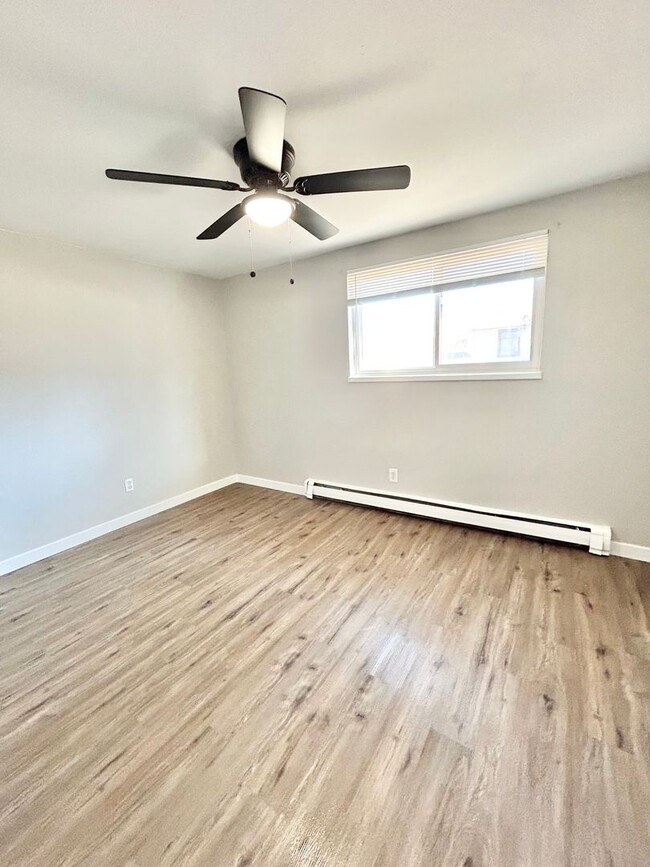 Building Photo - 1 Bed 1 Bath with Limited Time Move In Spe...