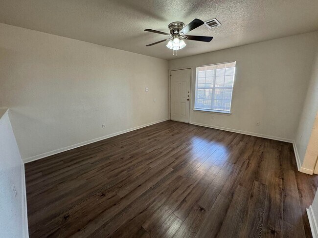 Building Photo - 1606 Dugger Cir