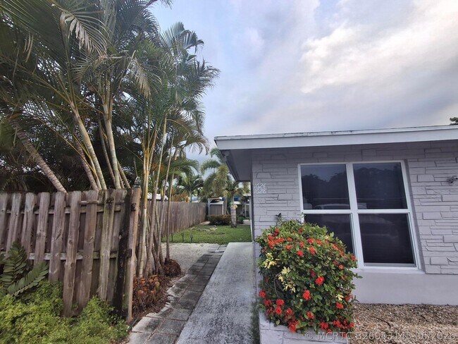 Foto del edificio - 1624 NE 25th St