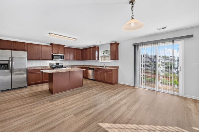 Foto del edificio - Expansive 4-bedroom, 3.5-bathroom single-family home boasts 3,150 sq. ft.