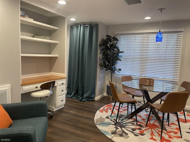 Building Photo - 2 br, 1.5 bath Duplex - 60 Rugg Road A