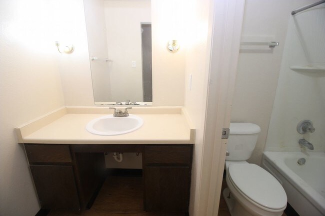 Foto del edificio - 5875 Poplar St