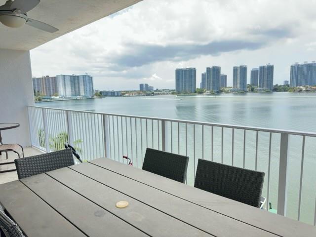 Foto del edificio - 17800 N Bay Rd