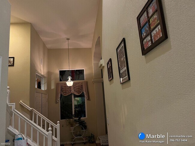 Building Photo - 4 br, 3 bath House - 616 Plum Creek Ct