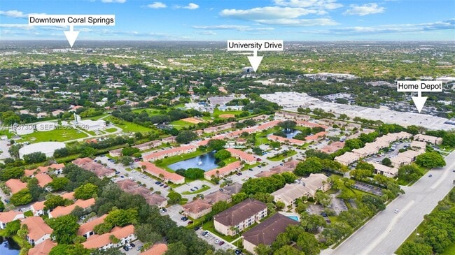 Foto del edificio - 10032 Twin Lakes Dr