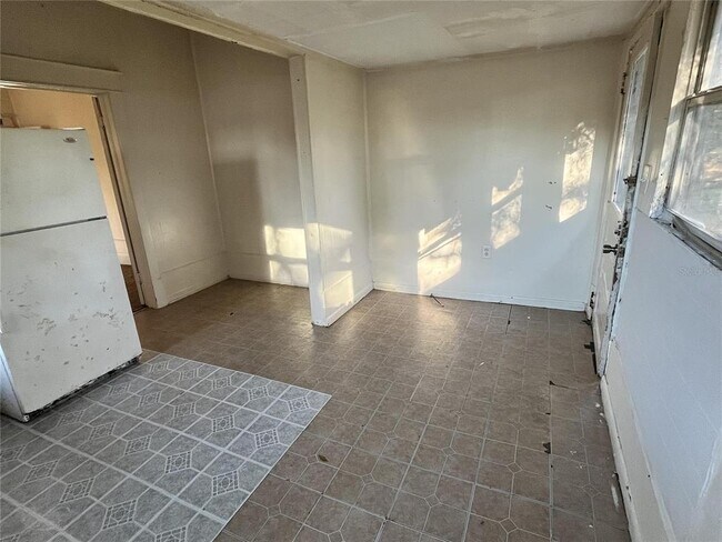 Foto del edificio - 1223 E Parker St
