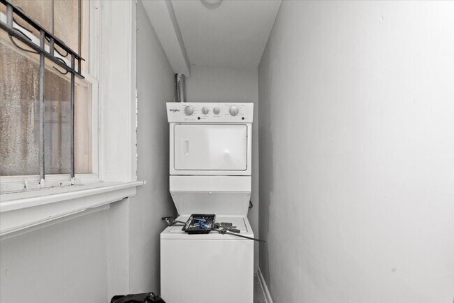 Building Photo - 2120 N Campbell Ave