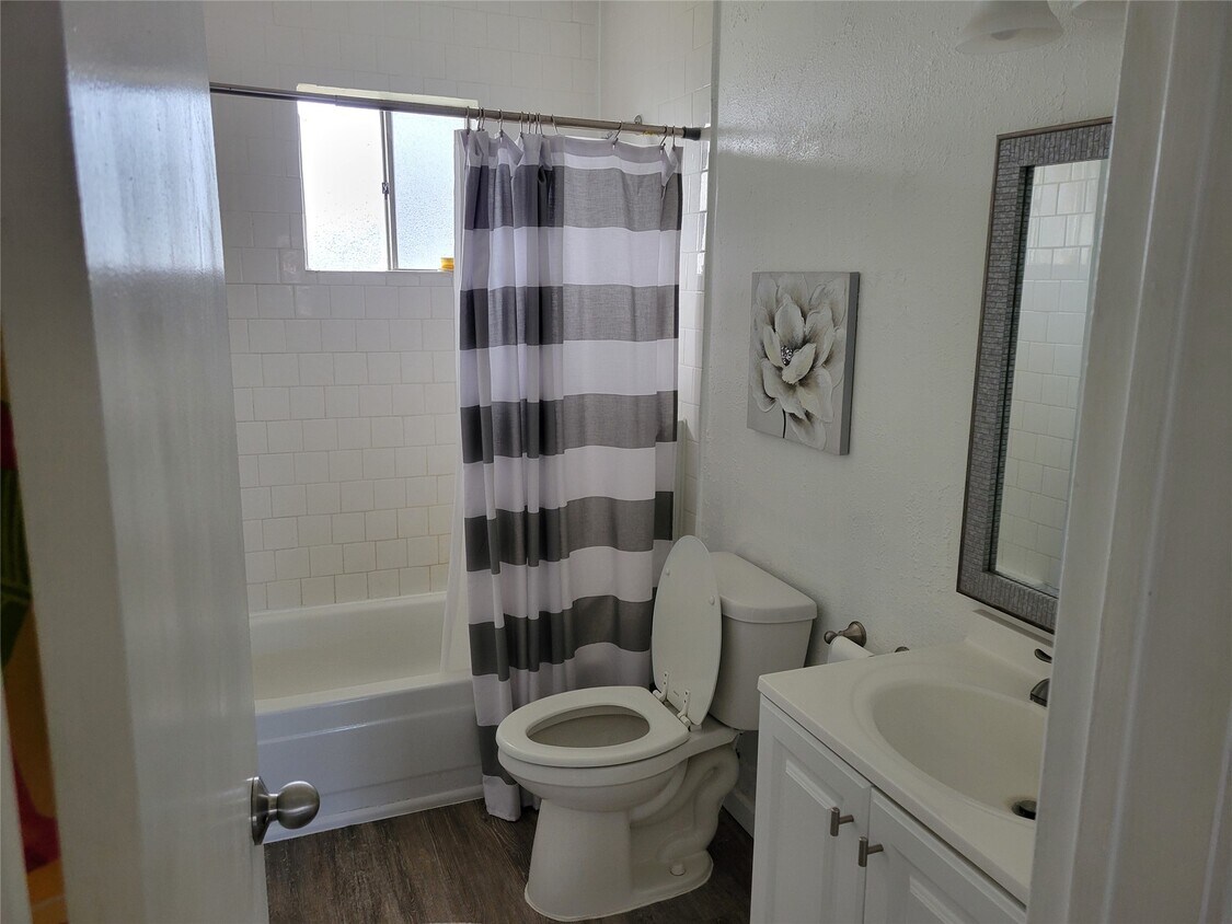 Foto del edificio - 3527 Almondwood Dr