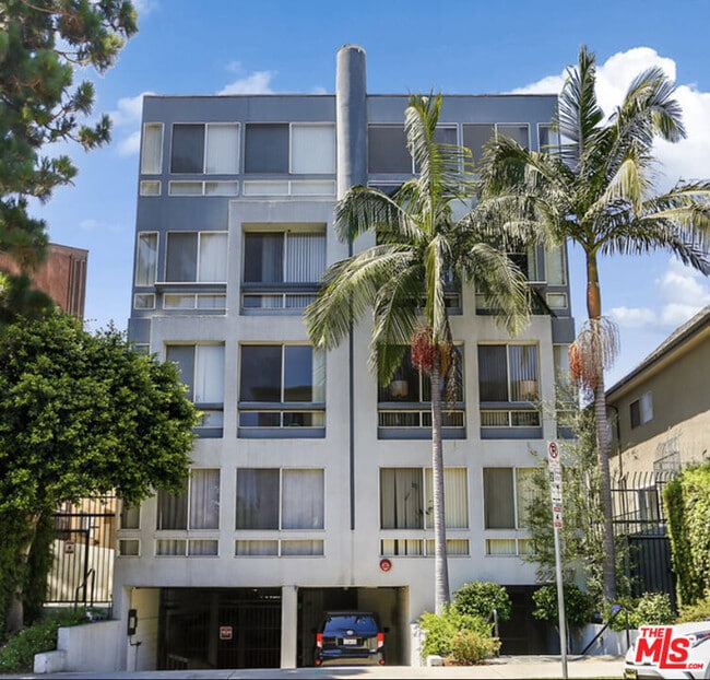Building Photo - 2237 S Bentley Ave