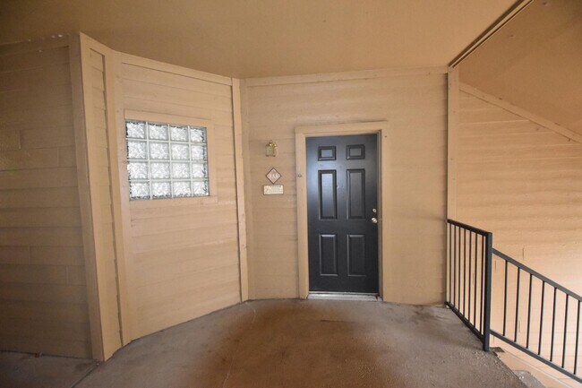 Building Photo - 1681 W Canal Cir