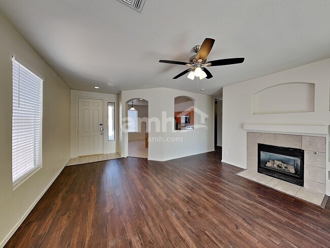 Foto del edificio - 12725 W Cheery Lynn Rd