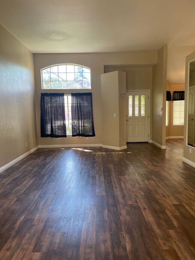 Building Photo - Wonderful home located in the Dominion Com...