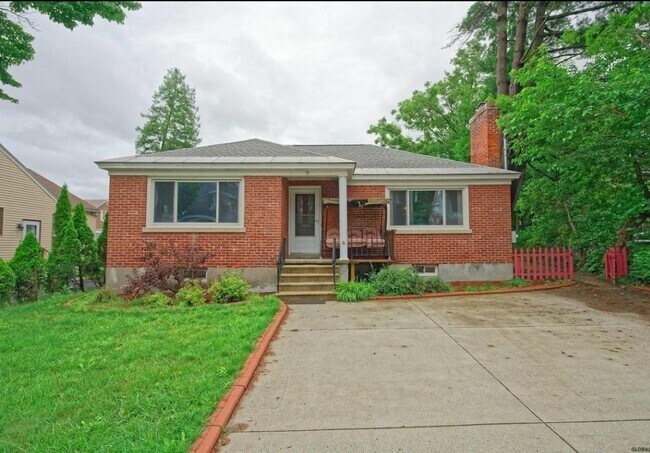 Foto del edificio - 19 Maplewood Ave