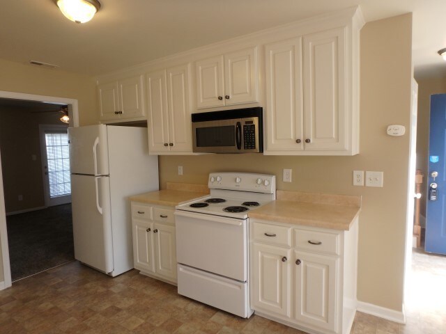 Building Photo - 303 Whitehall Court