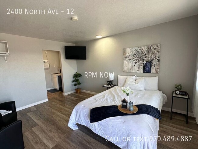 Building Photo - Updated, convenient, affordable living in ...