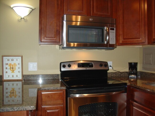 Building Photo - Move-In August 2025! Prime Location Near U...