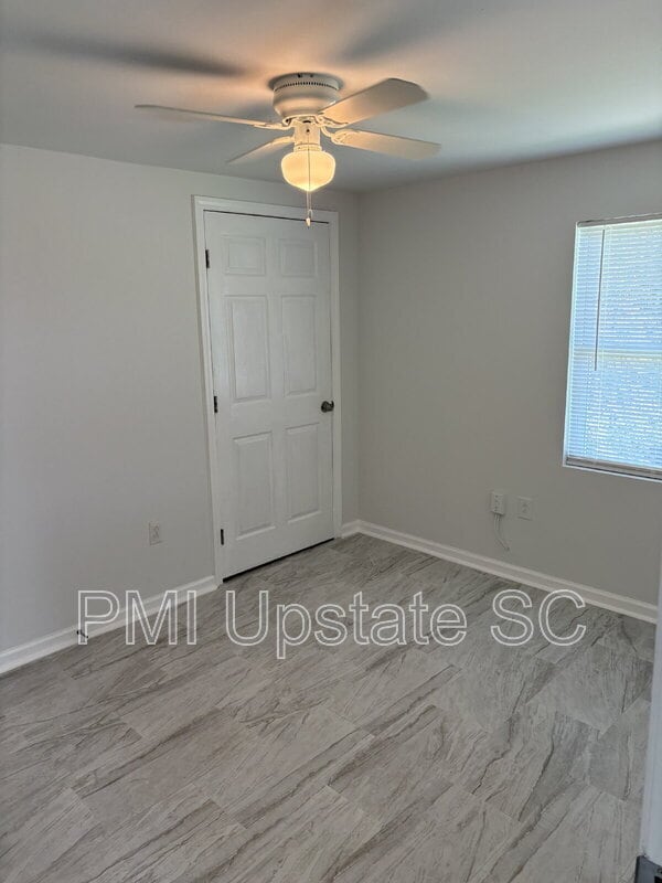 Building Photo - 201 Chandler Dr