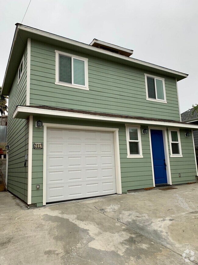 Steinway Terrace Apartments for Rent with EV Charging Oakland, CA 1