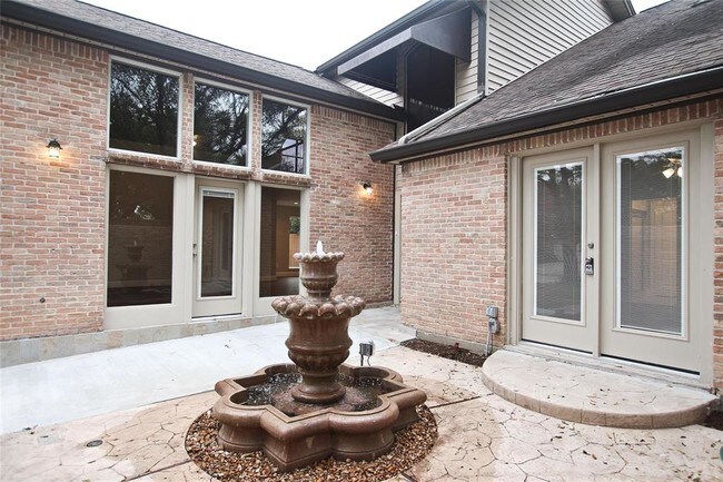 Building Photo - 227 E Sutton Square