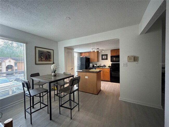 Foto del edificio - 1810 NW 23rd Blvd