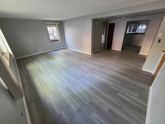 living rm /dining rm - 1401 W Carmen Ave